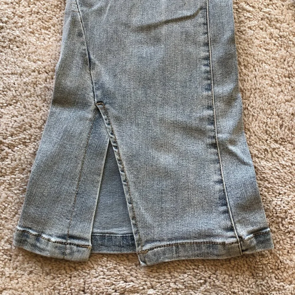 NWOT Versona Women's Flare Split Crop Ankle Light Wash Jeans - Picture 5 of 11